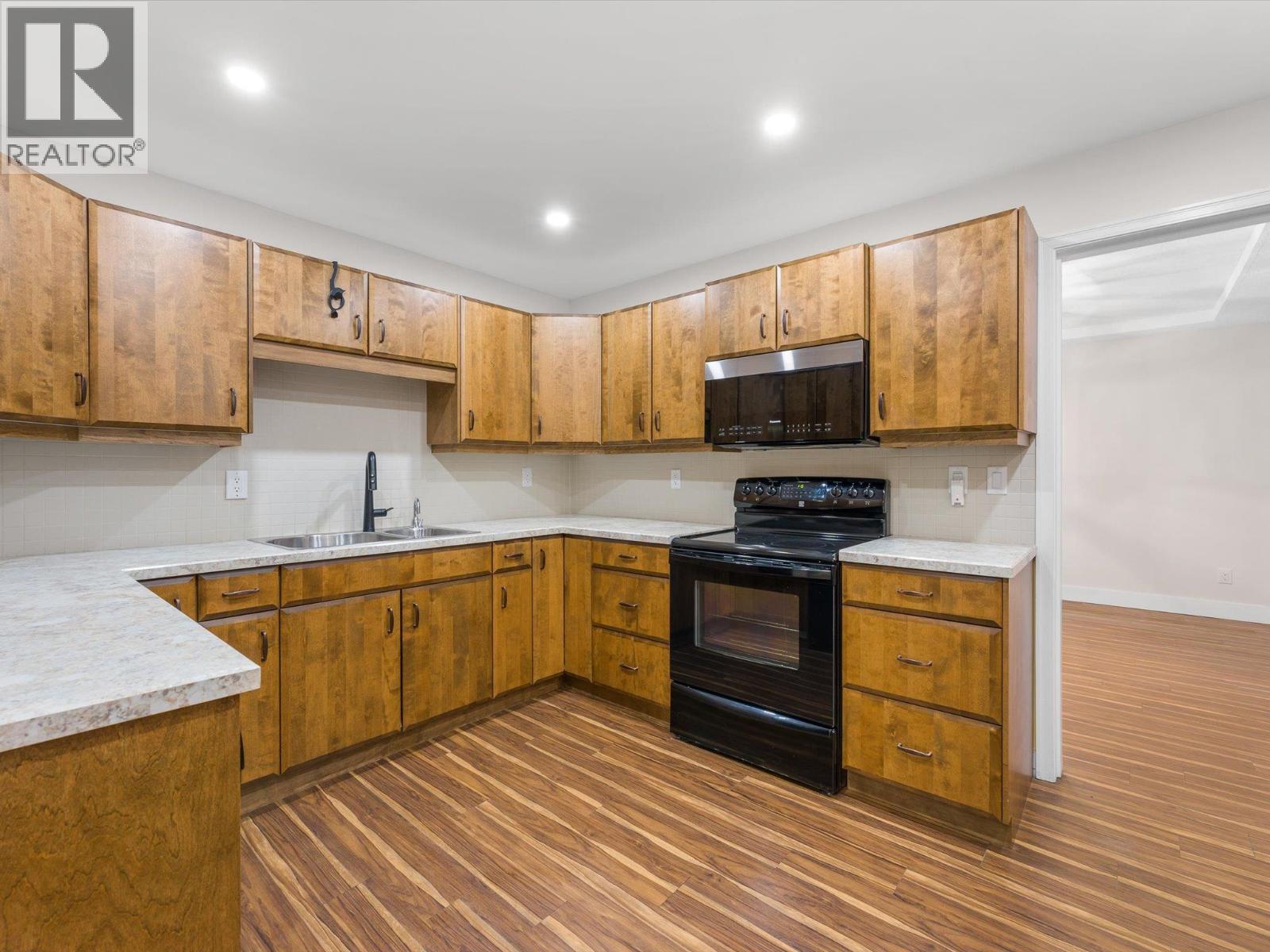 #106 539 Sutherland Avenue - 21
