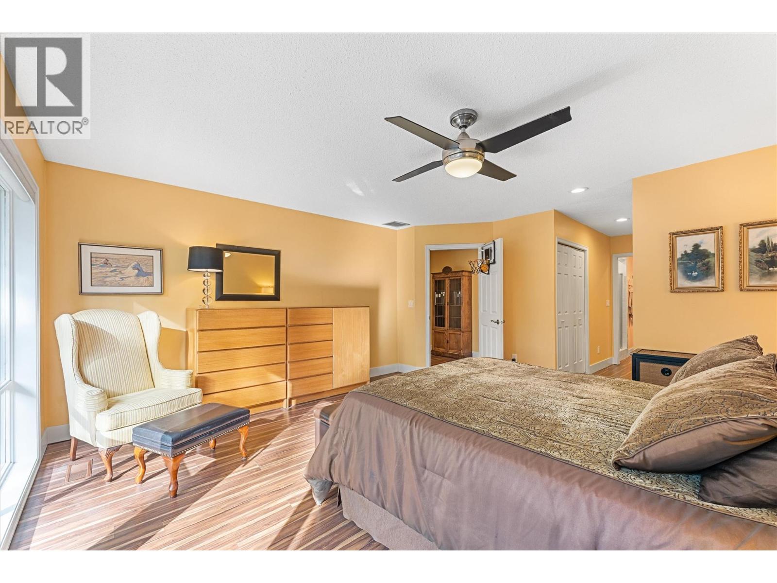 #106 539 Sutherland Avenue - 28