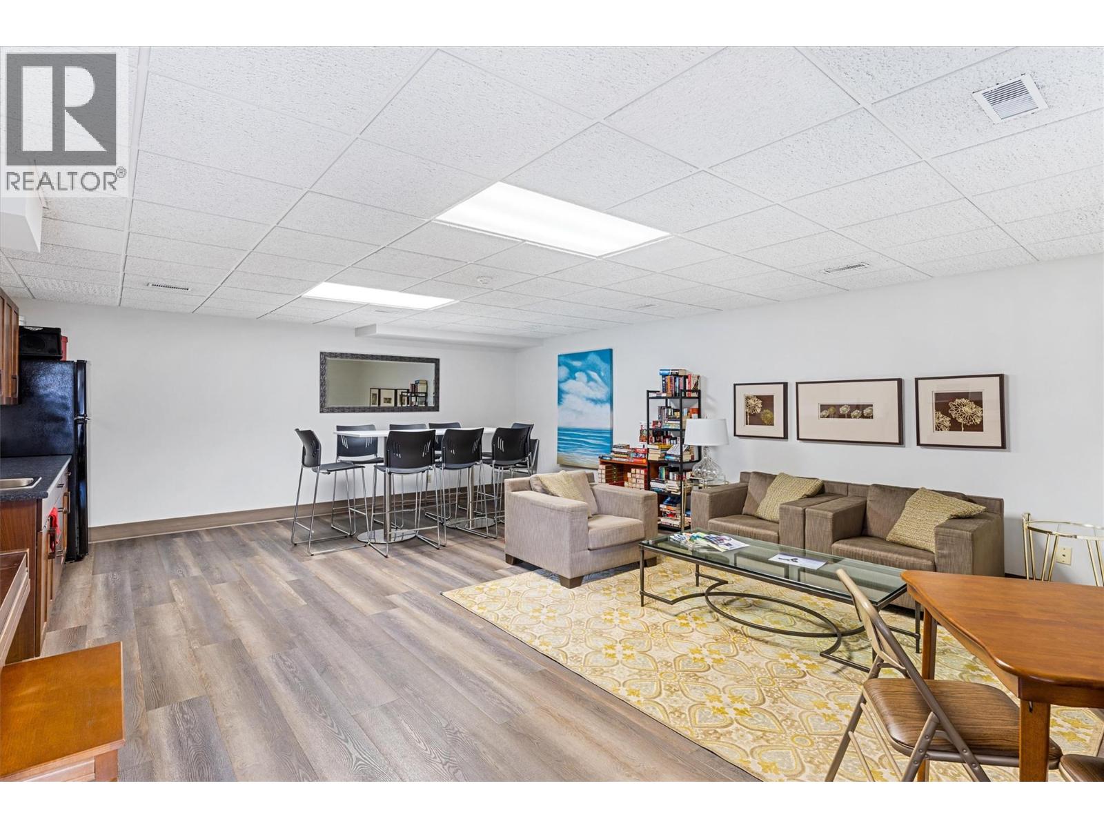 #106 539 Sutherland Avenue - 41