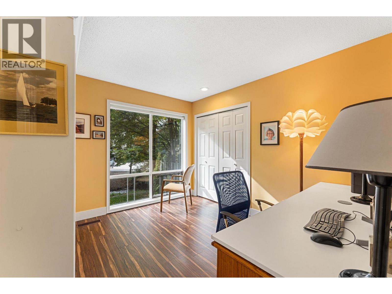 #106 539 Sutherland Avenue - 32