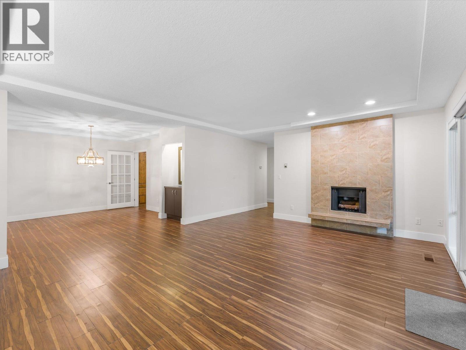 #106 539 Sutherland Avenue - 18