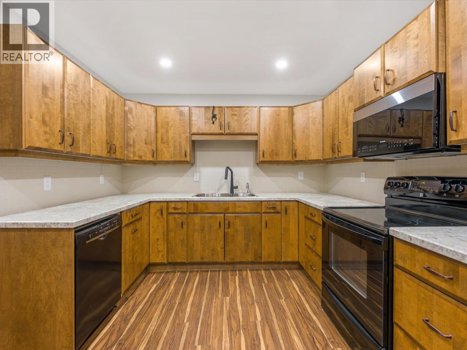 #106 539 Sutherland Avenue - 23
