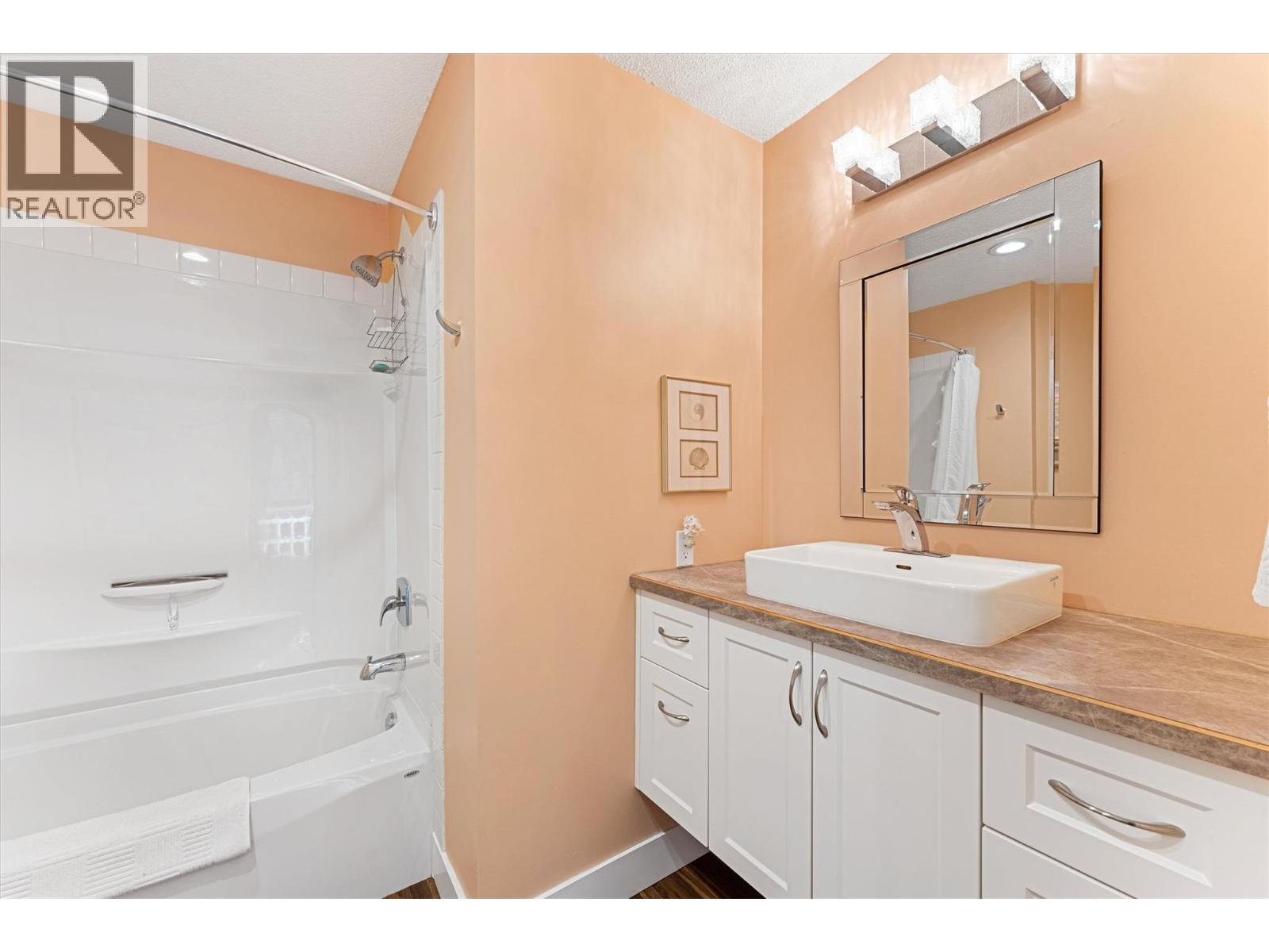 #106 539 Sutherland Avenue - 25
