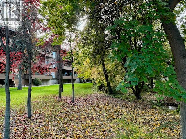 #106 539 Sutherland Avenue - 46