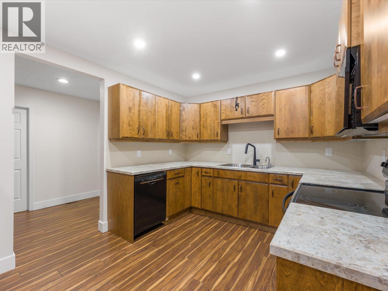 #106 539 Sutherland Avenue - 22