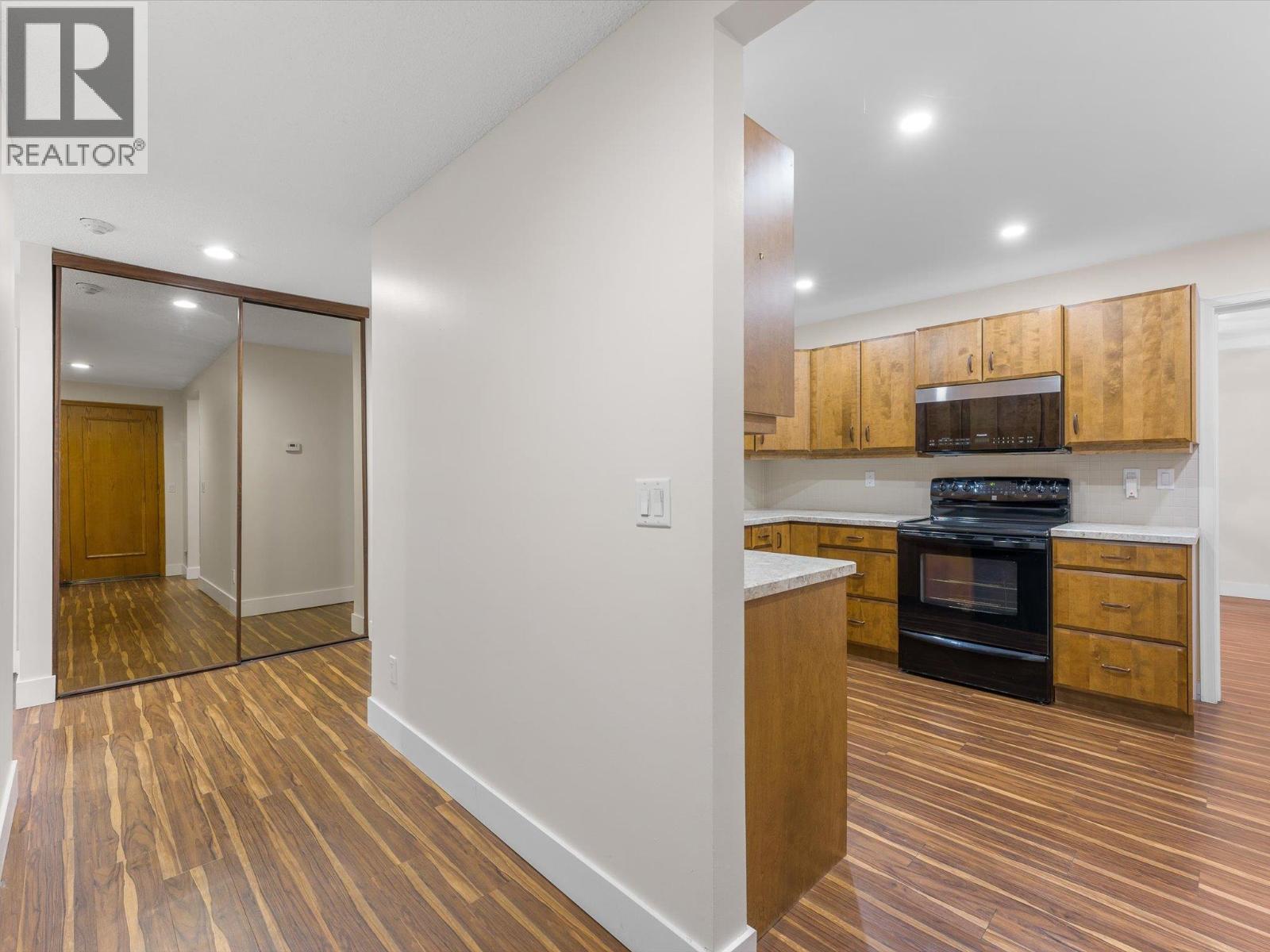#106 539 Sutherland Avenue - 12
