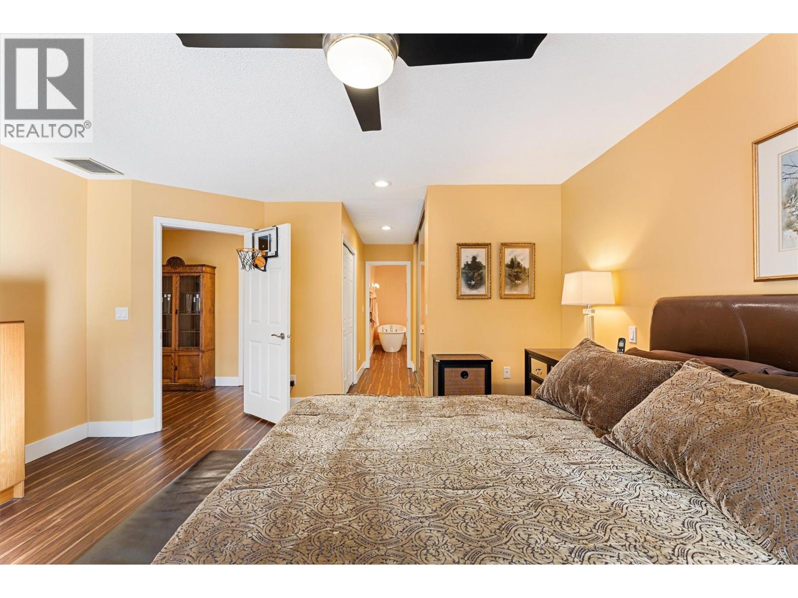 #106 539 Sutherland Avenue - 27