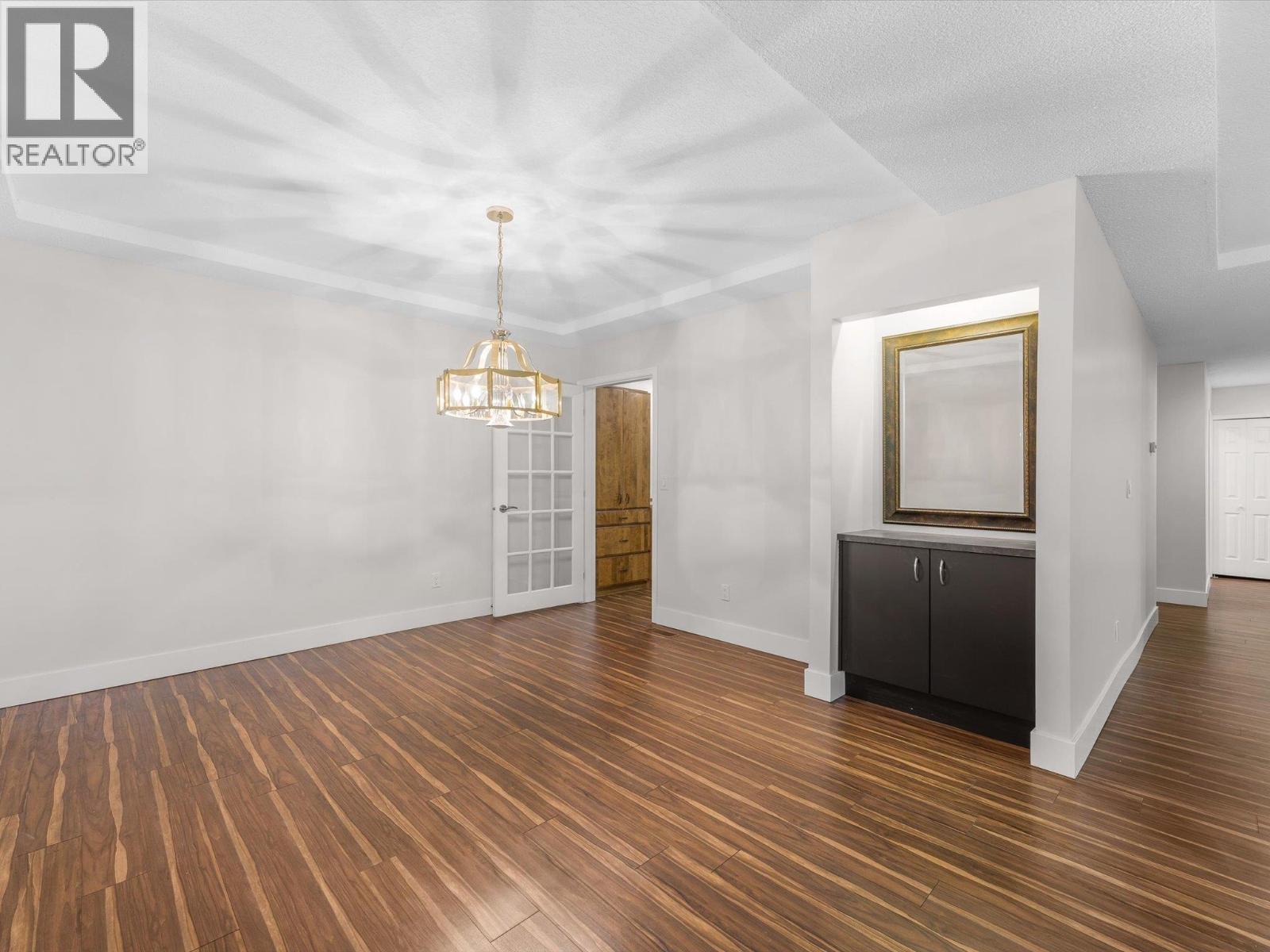 #106 539 Sutherland Avenue - 15