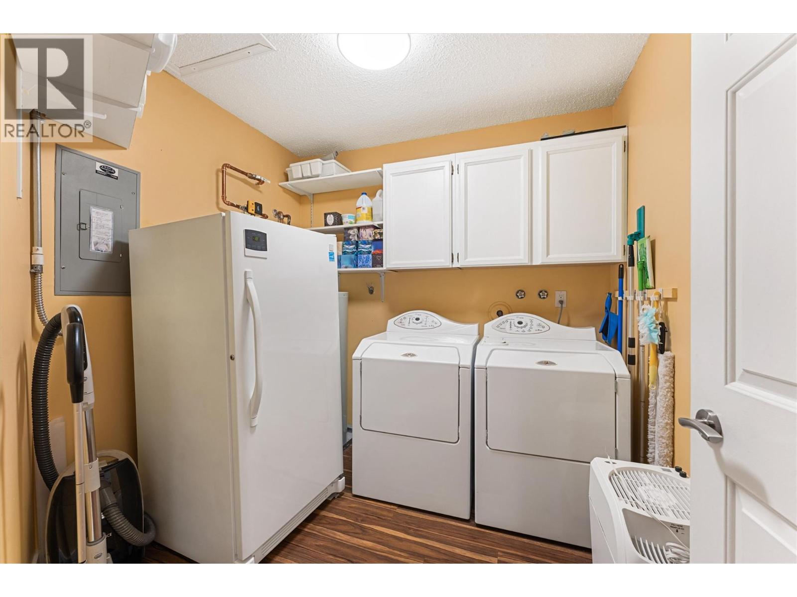 #106 539 Sutherland Avenue - 35