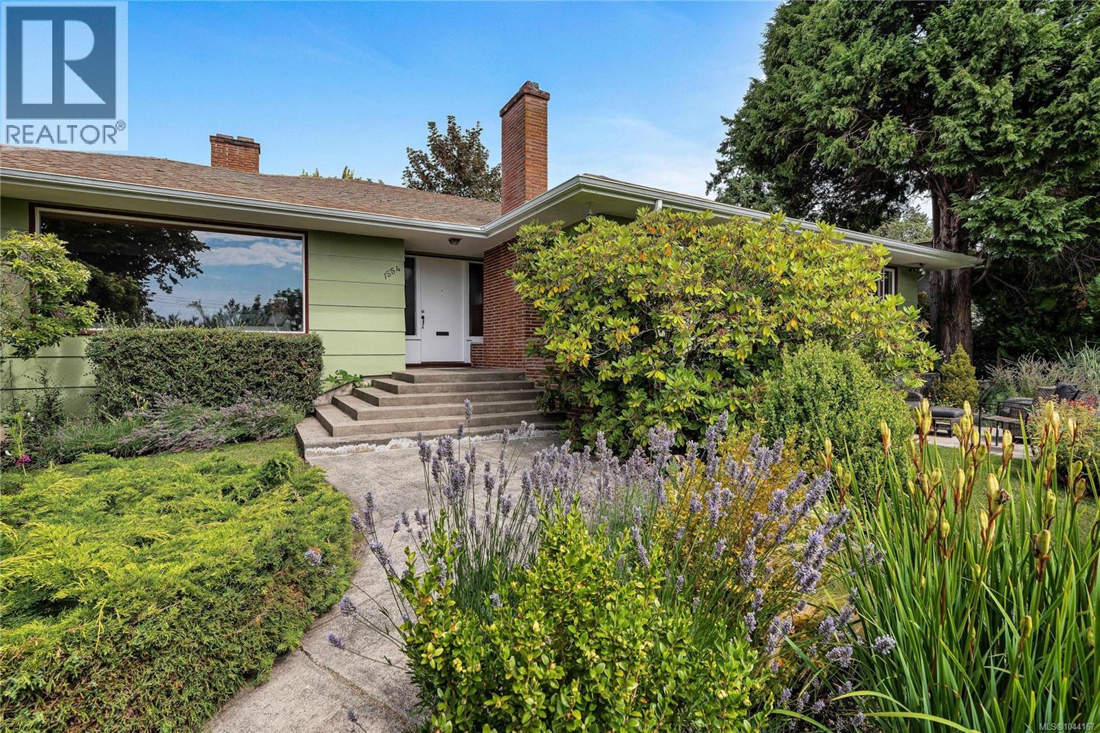 1554 Montgomery Ave - 1