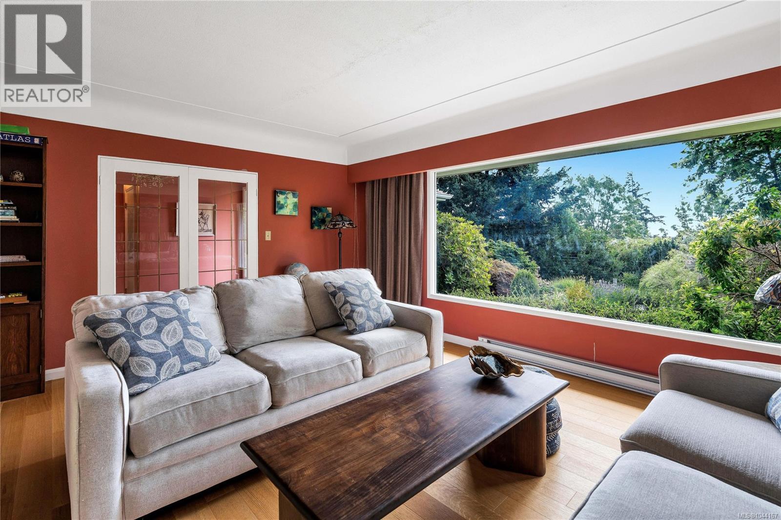 1554 Montgomery Ave - 10