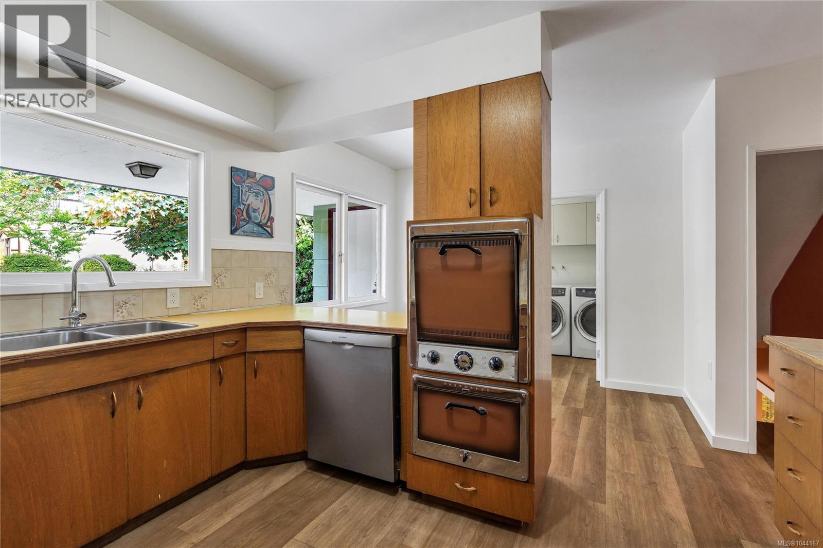 1554 Montgomery Ave - 17