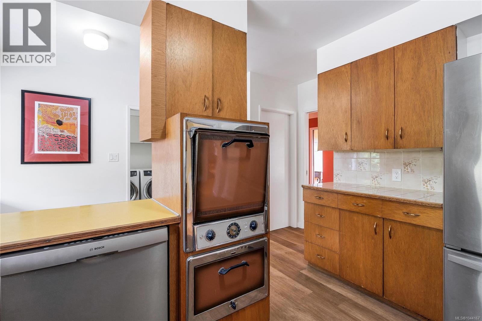 1554 Montgomery Ave - 18
