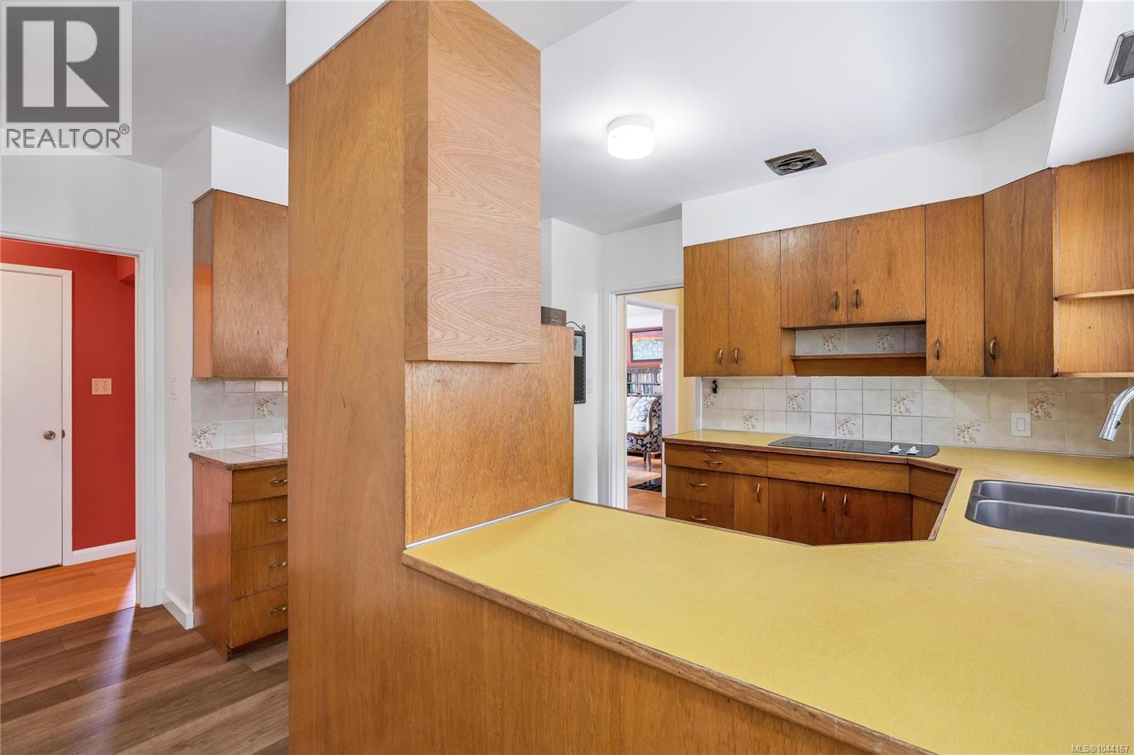 1554 Montgomery Ave - 19