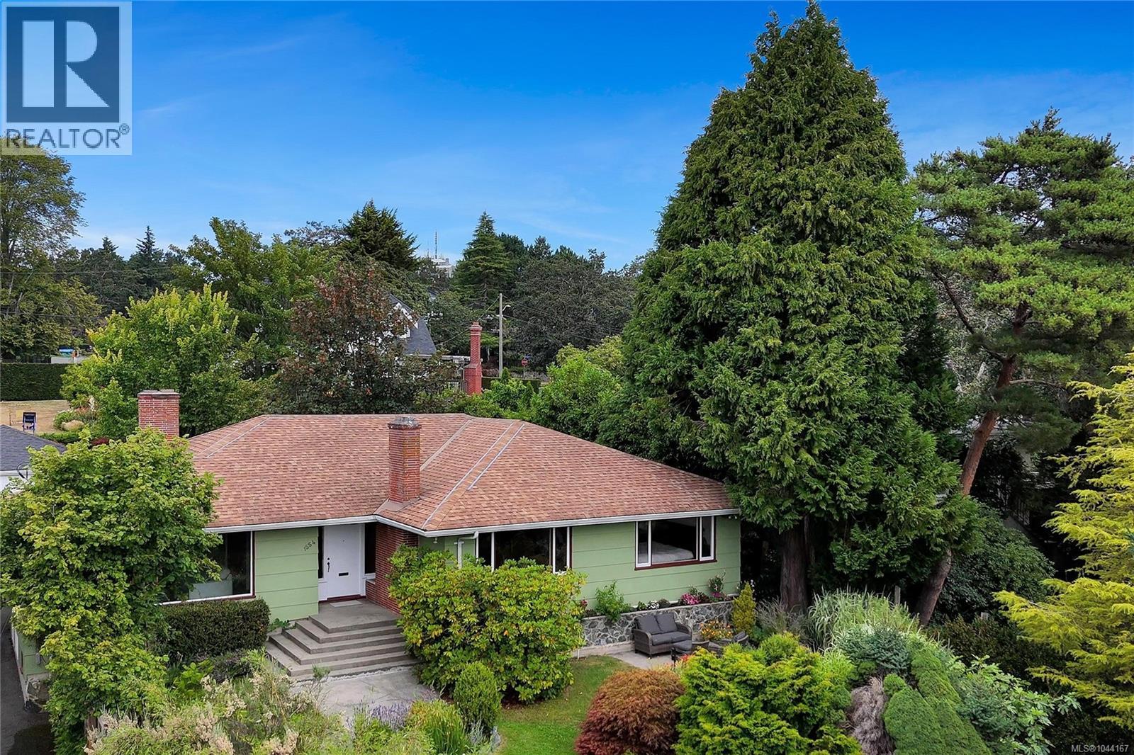 1554 Montgomery Ave - 2