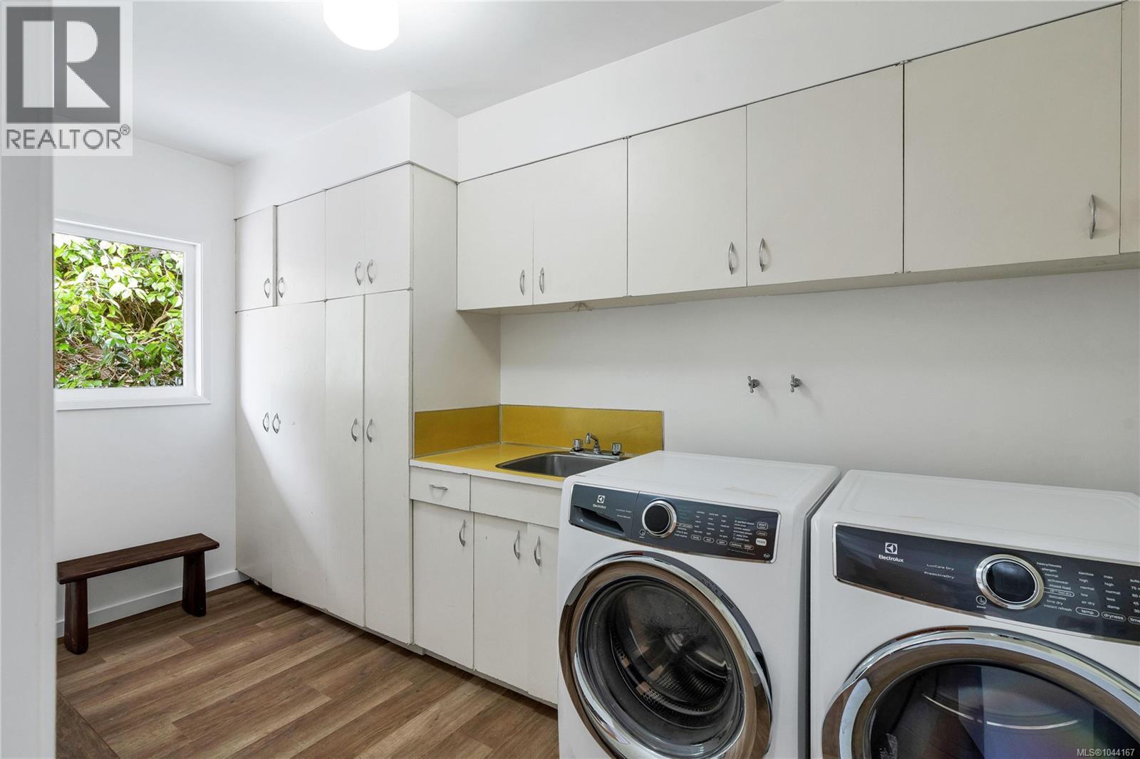 1554 Montgomery Ave - 23
