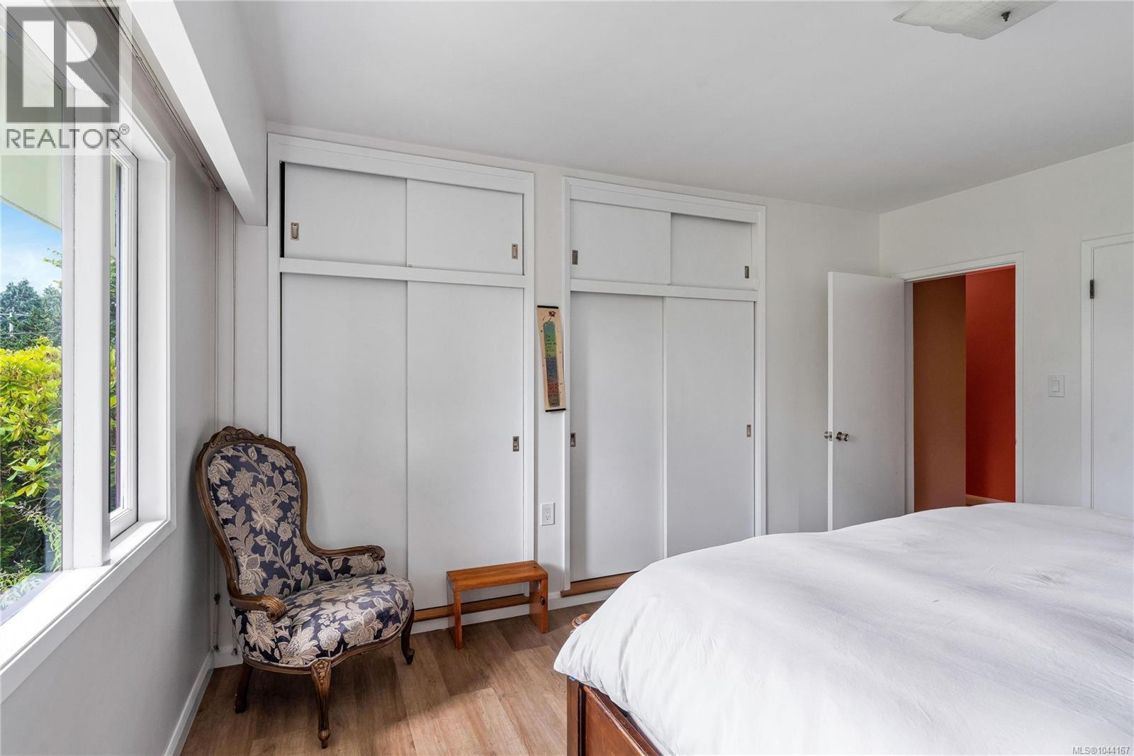 1554 Montgomery Ave - 33