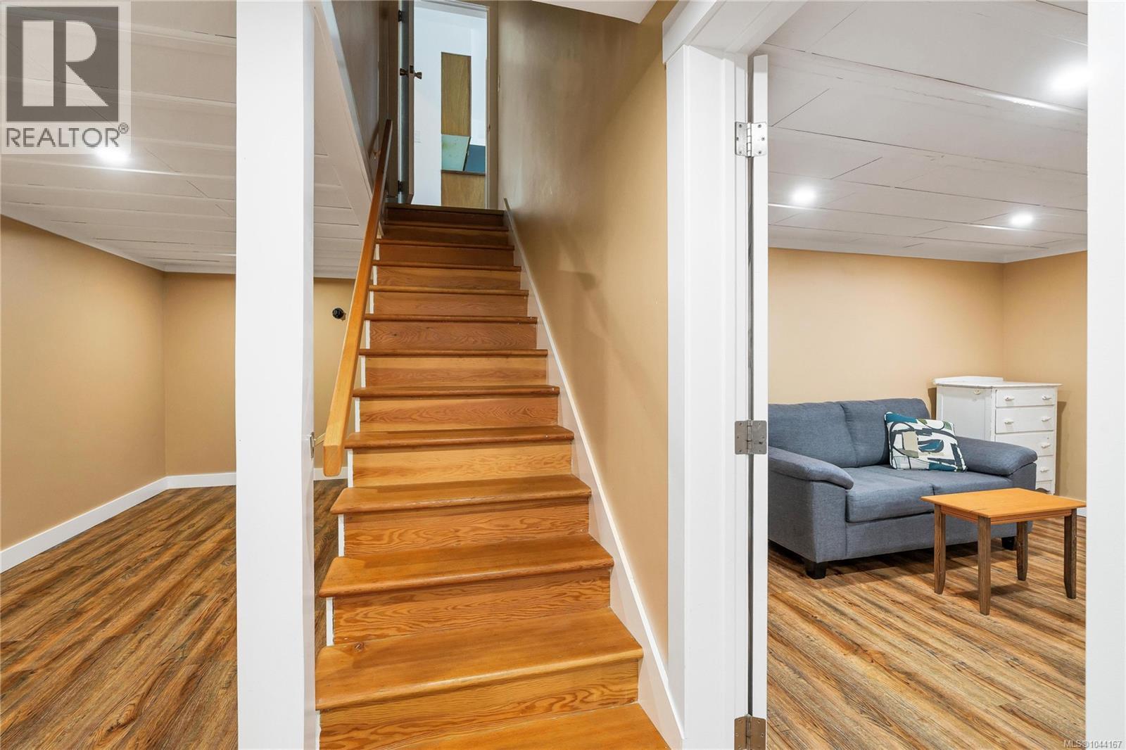 1554 Montgomery Ave - 39