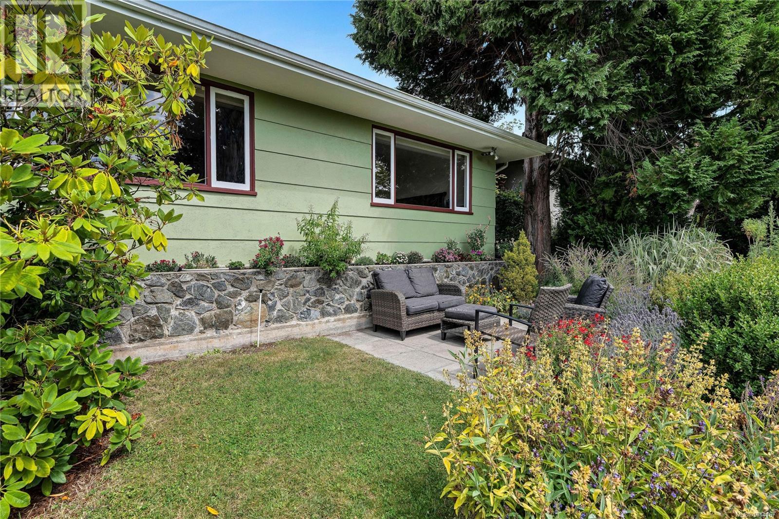 1554 Montgomery Ave - 5