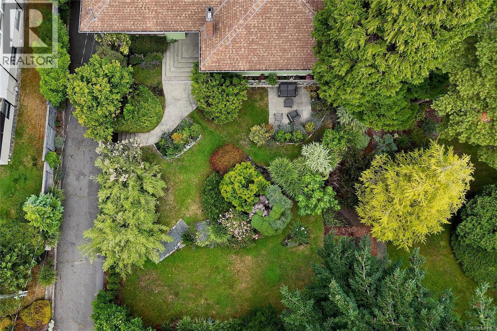 1554 Montgomery Ave - 55