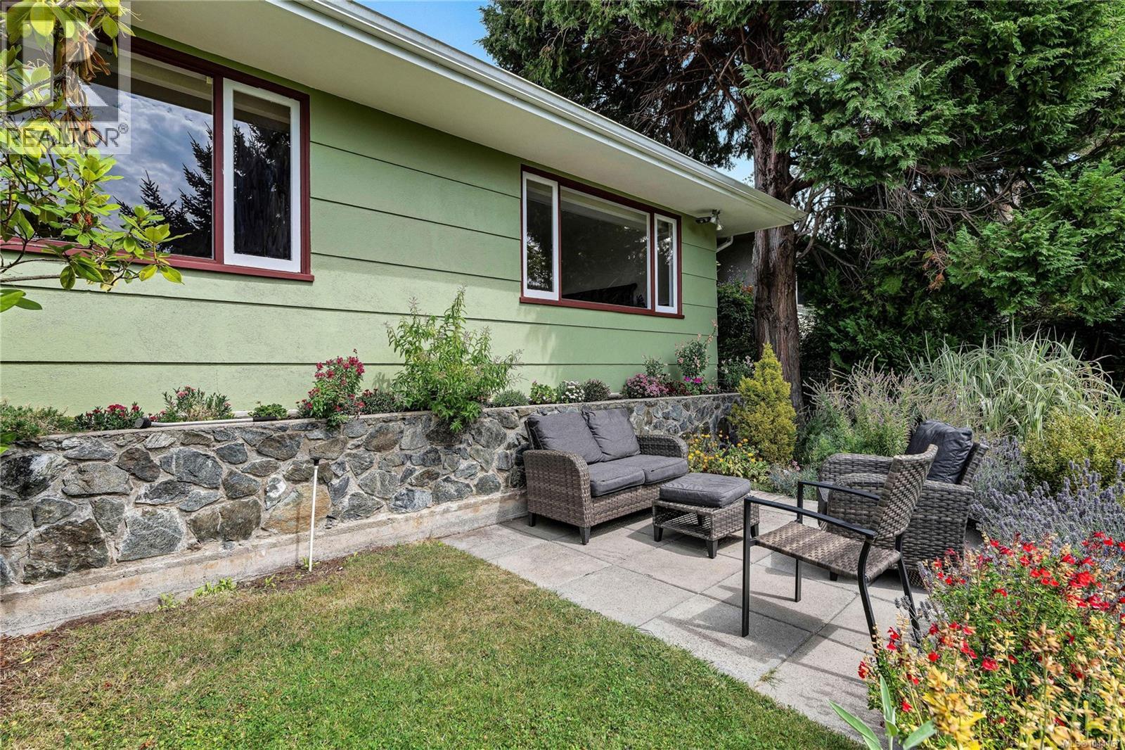 1554 Montgomery Ave - 56