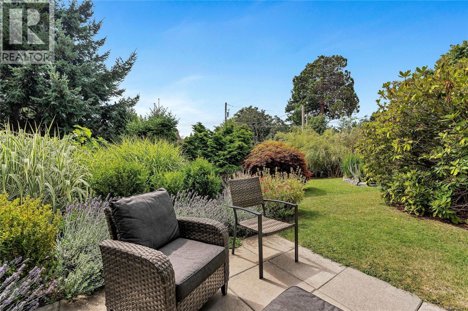 1554 Montgomery Ave - 57