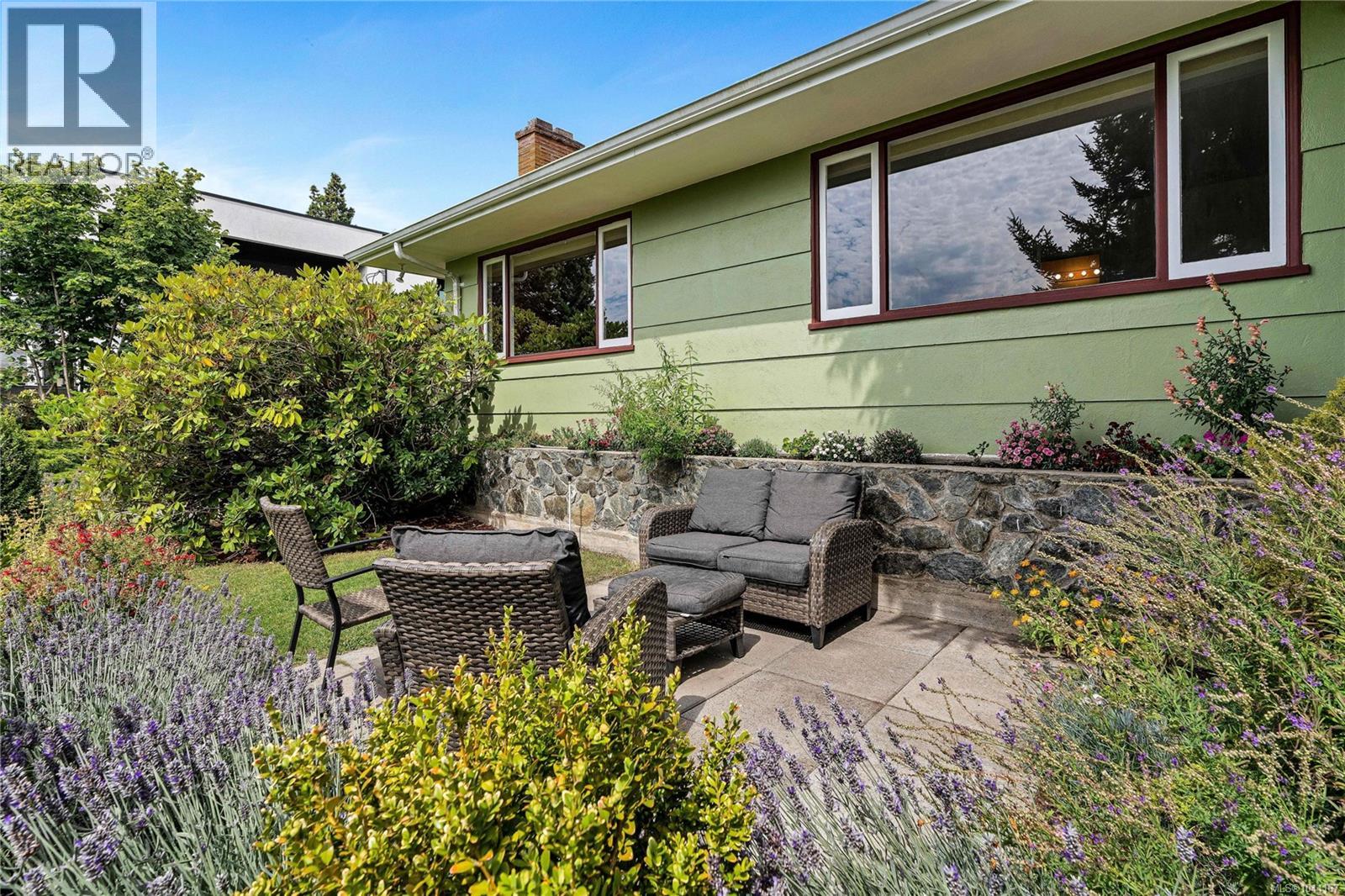 1554 Montgomery Ave - 6