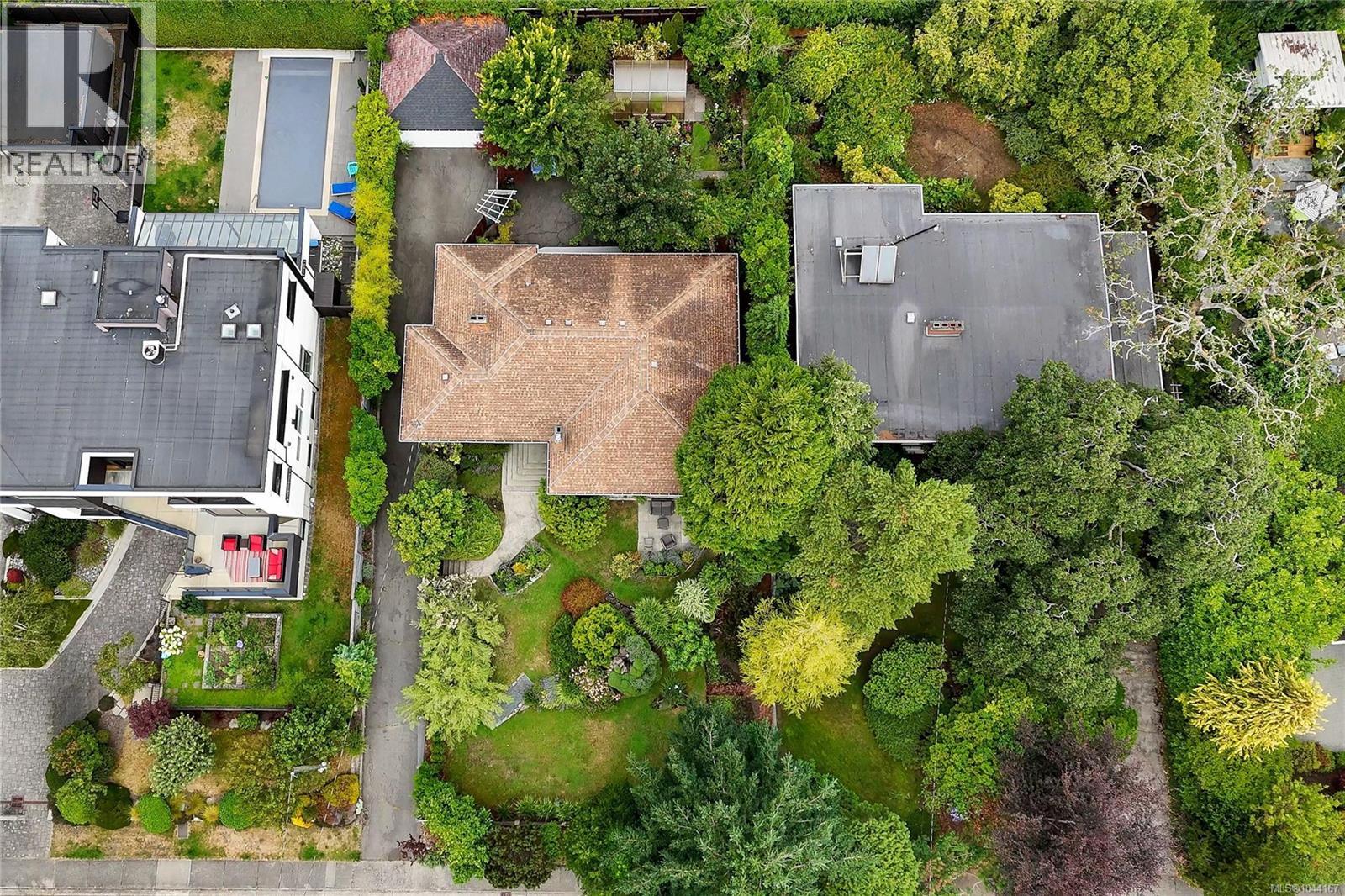 1554 Montgomery Ave - 63