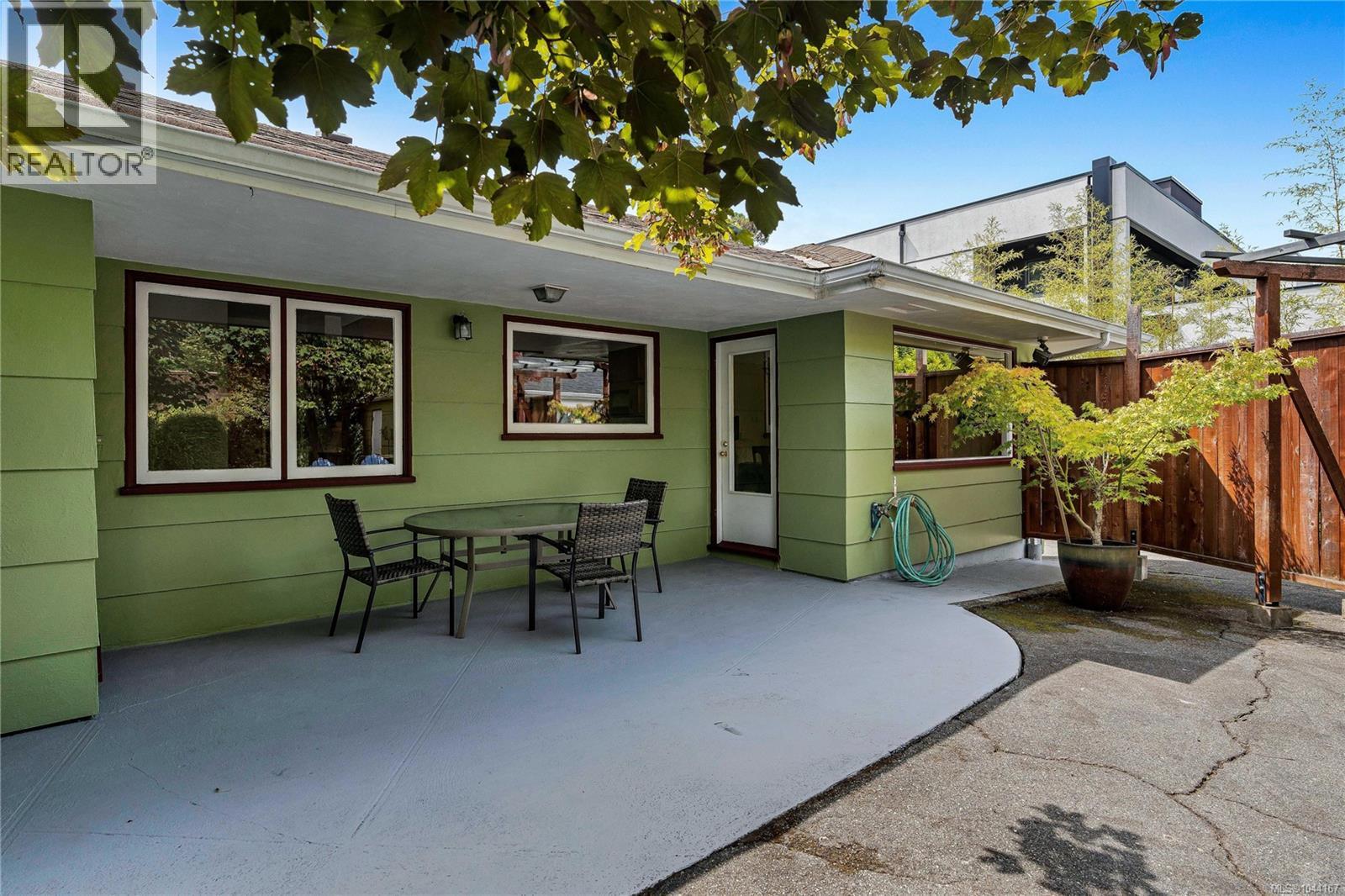 1554 Montgomery Ave - 64