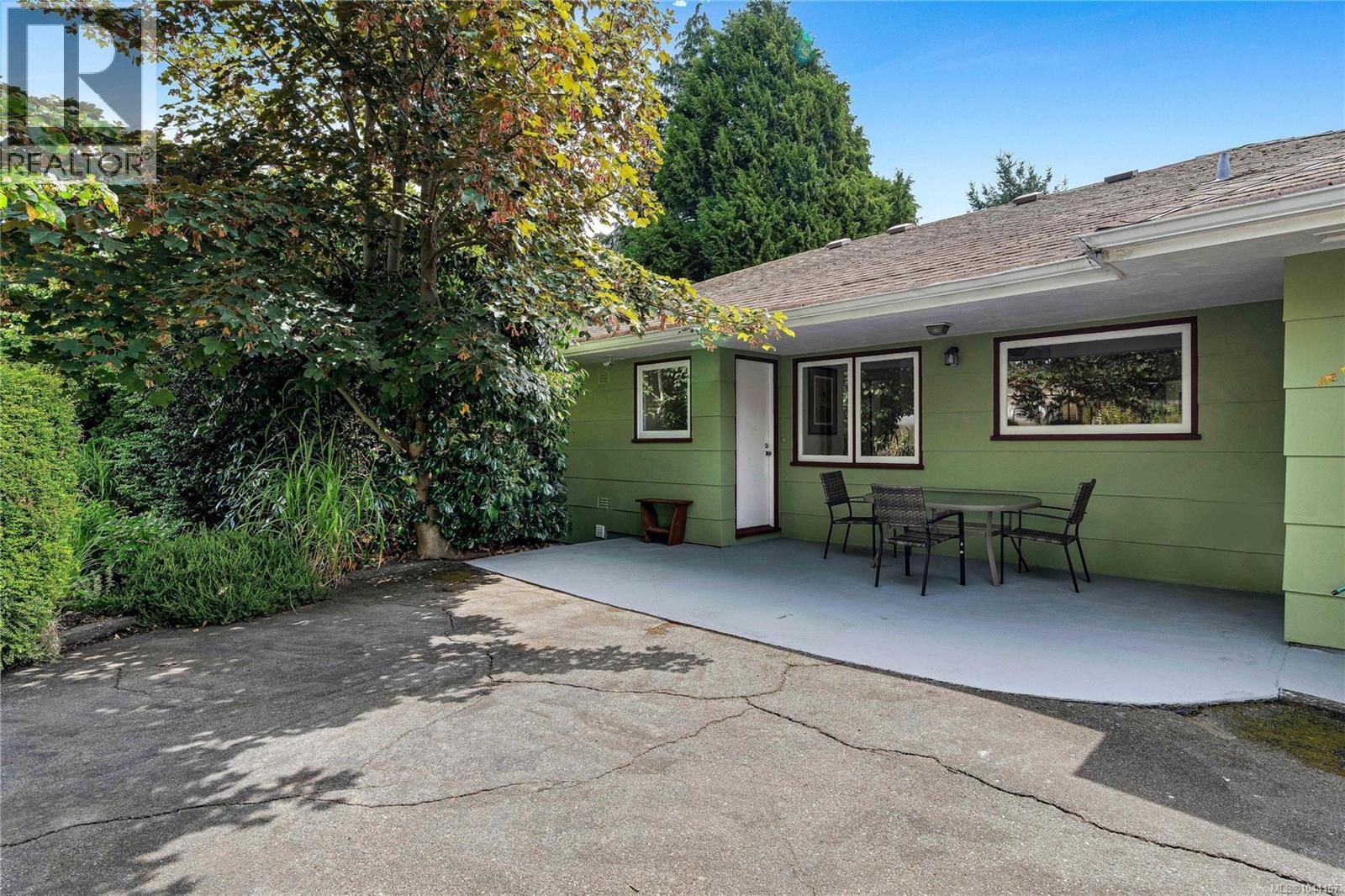 1554 Montgomery Ave - 65