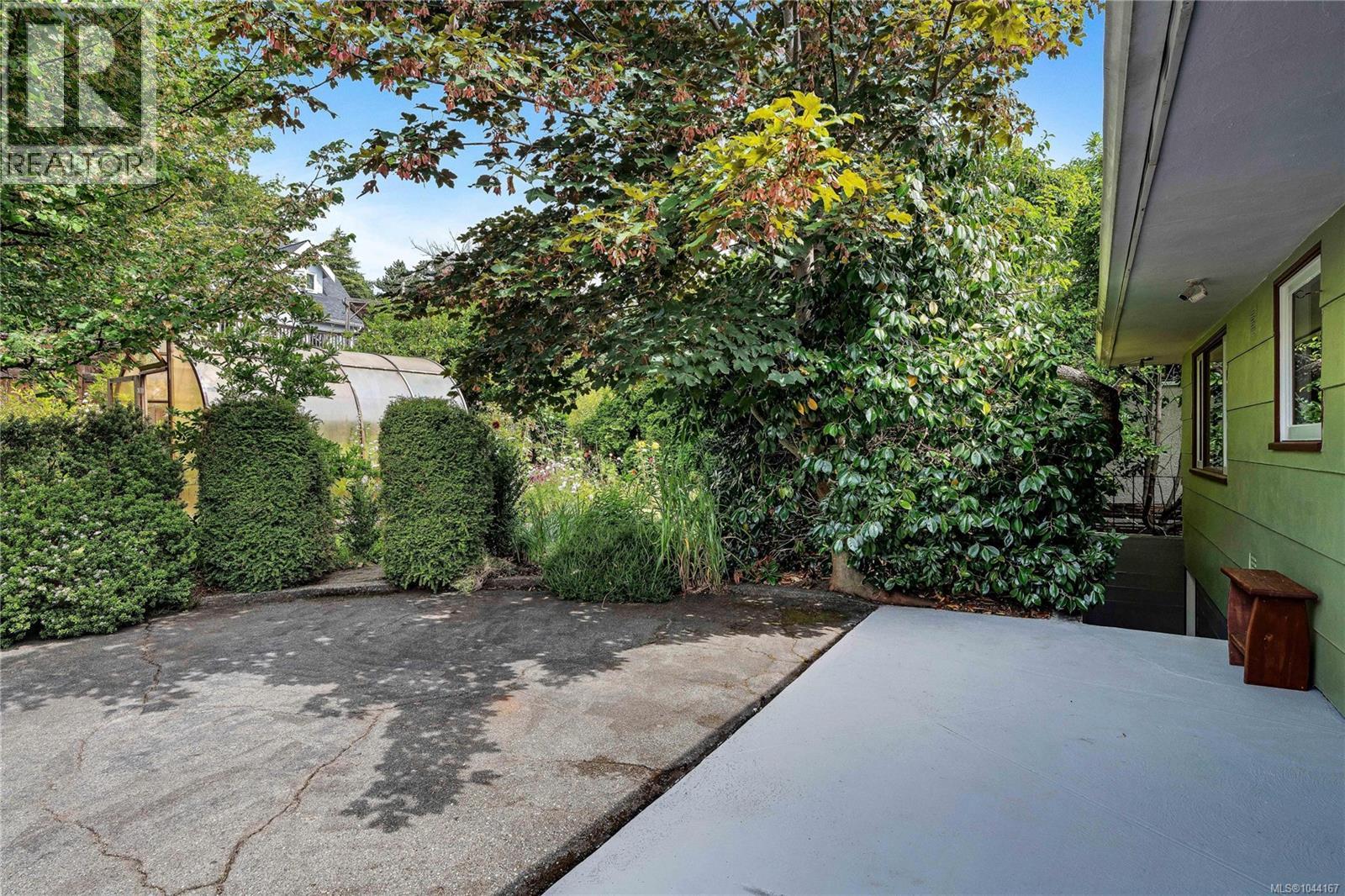1554 Montgomery Ave - 66