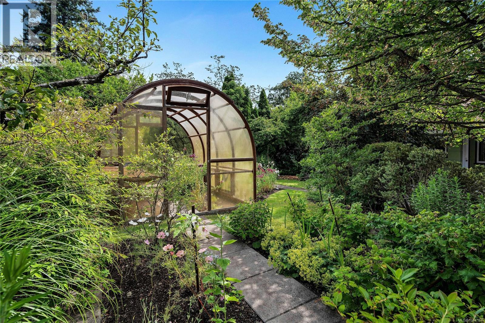 1554 Montgomery Ave - 70