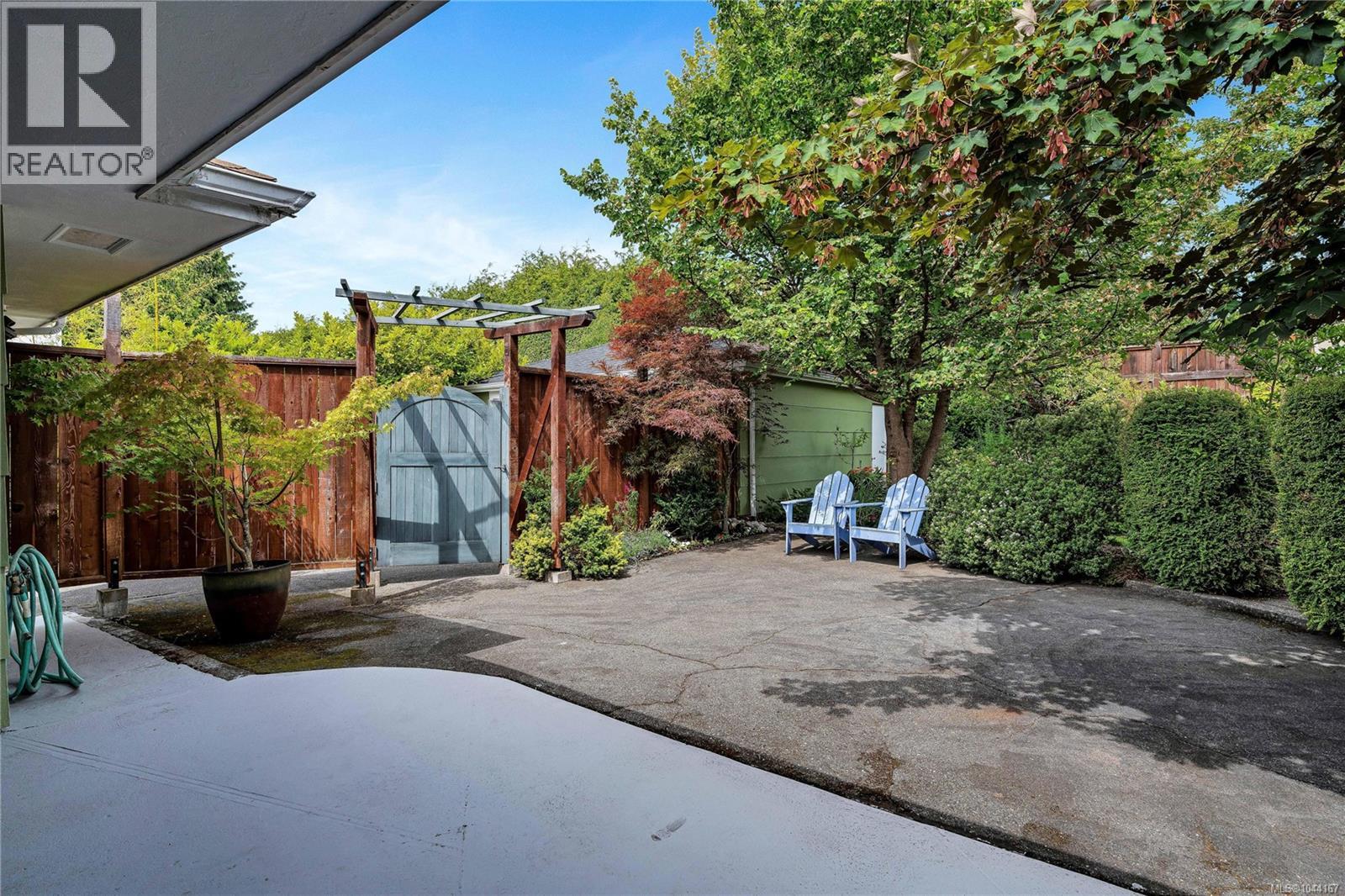 1554 Montgomery Ave - 72