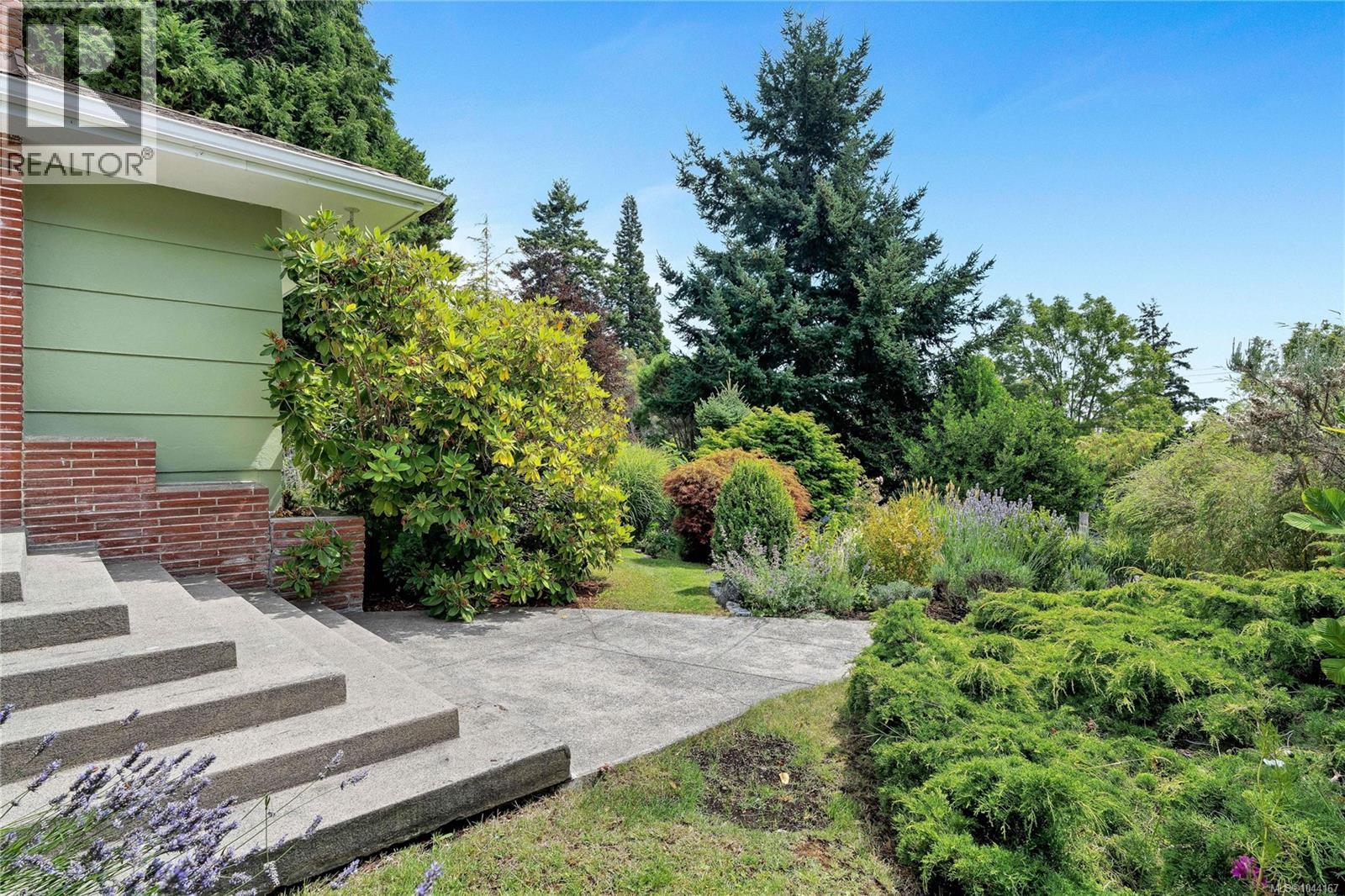 1554 Montgomery Ave - 8