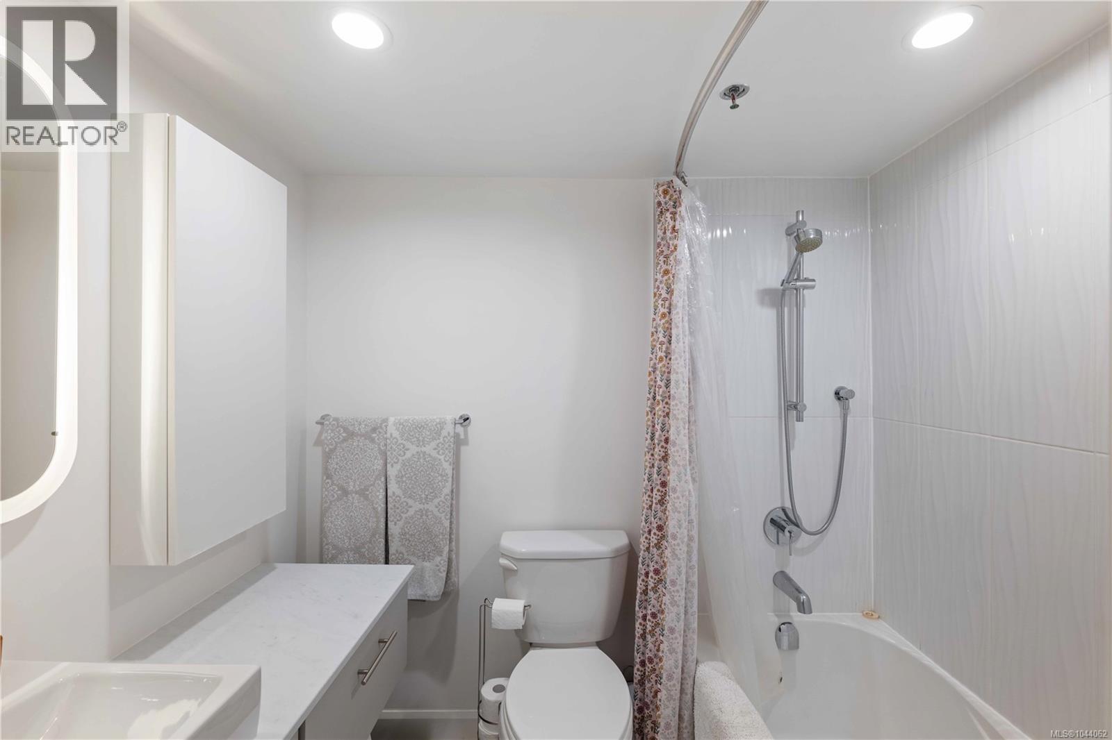 #108 1241 Fairfield Rd - 13