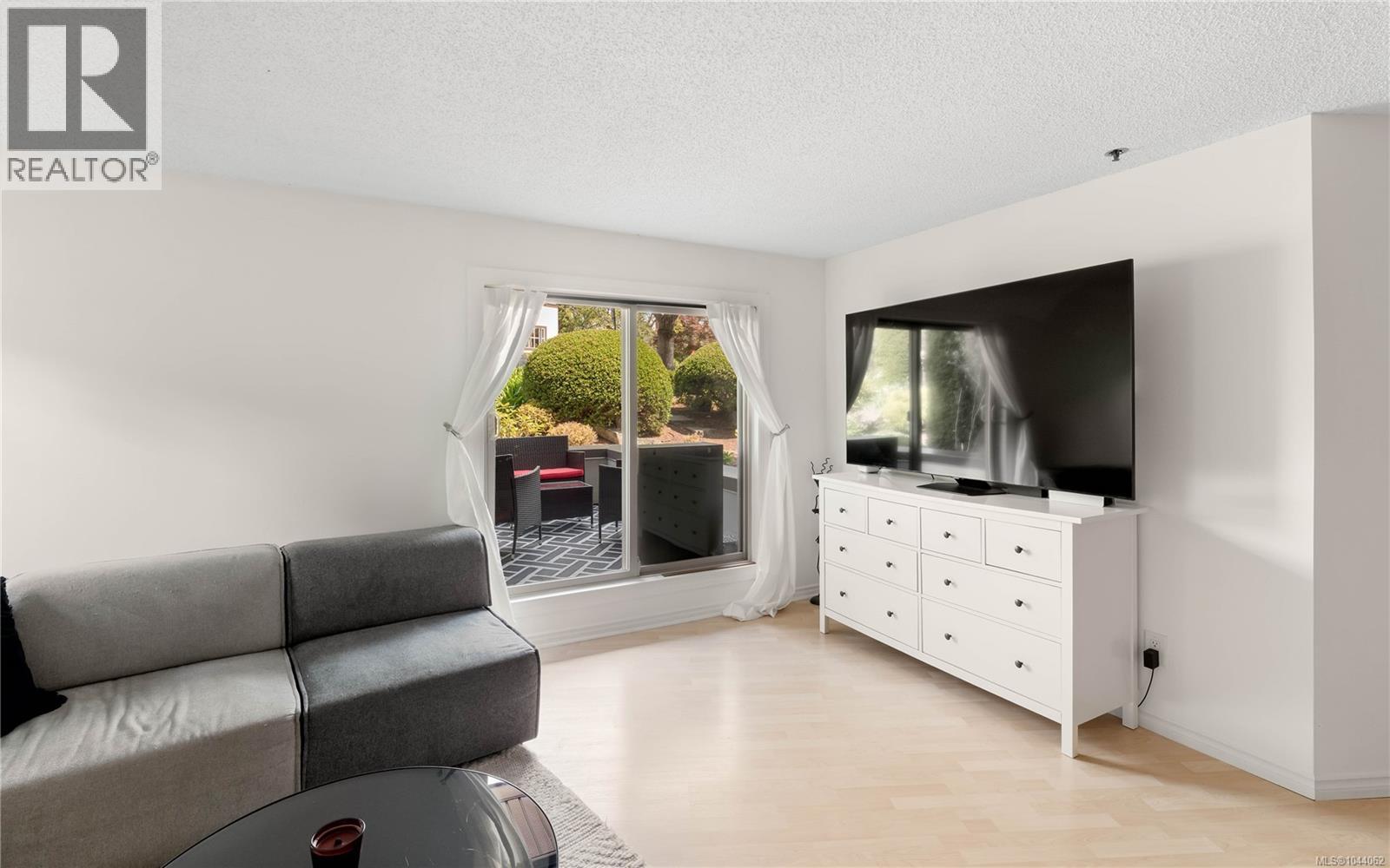 #108 1241 Fairfield Rd - 3