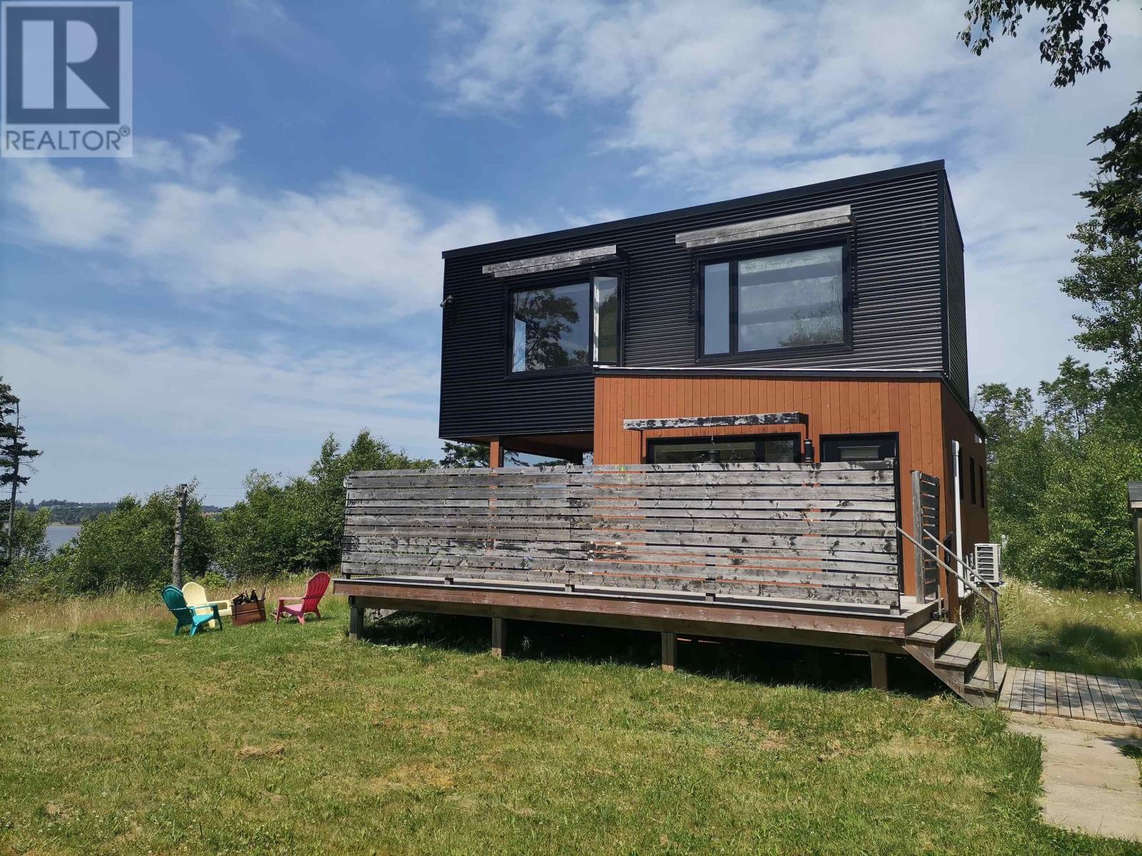 101 RIVERBANK Drive - 1