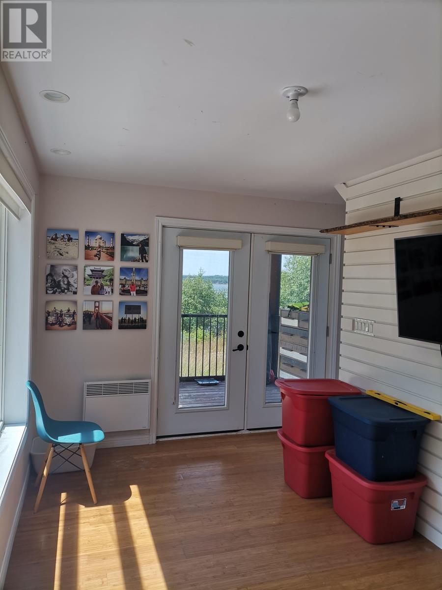 101 RIVERBANK Drive - 5