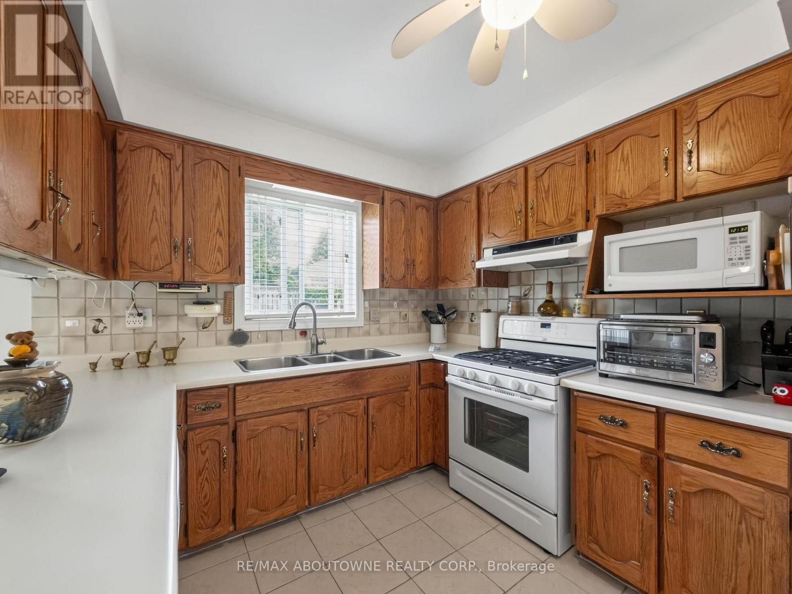 1018 UPPER SHERMAN AVENUE - 12