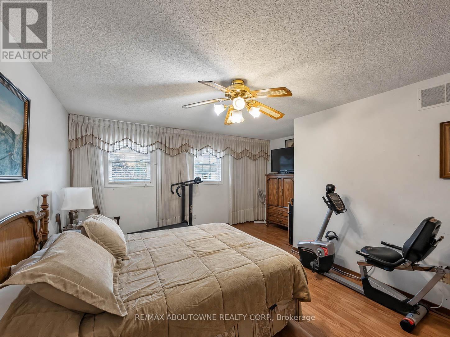 1018 UPPER SHERMAN AVENUE - 25
