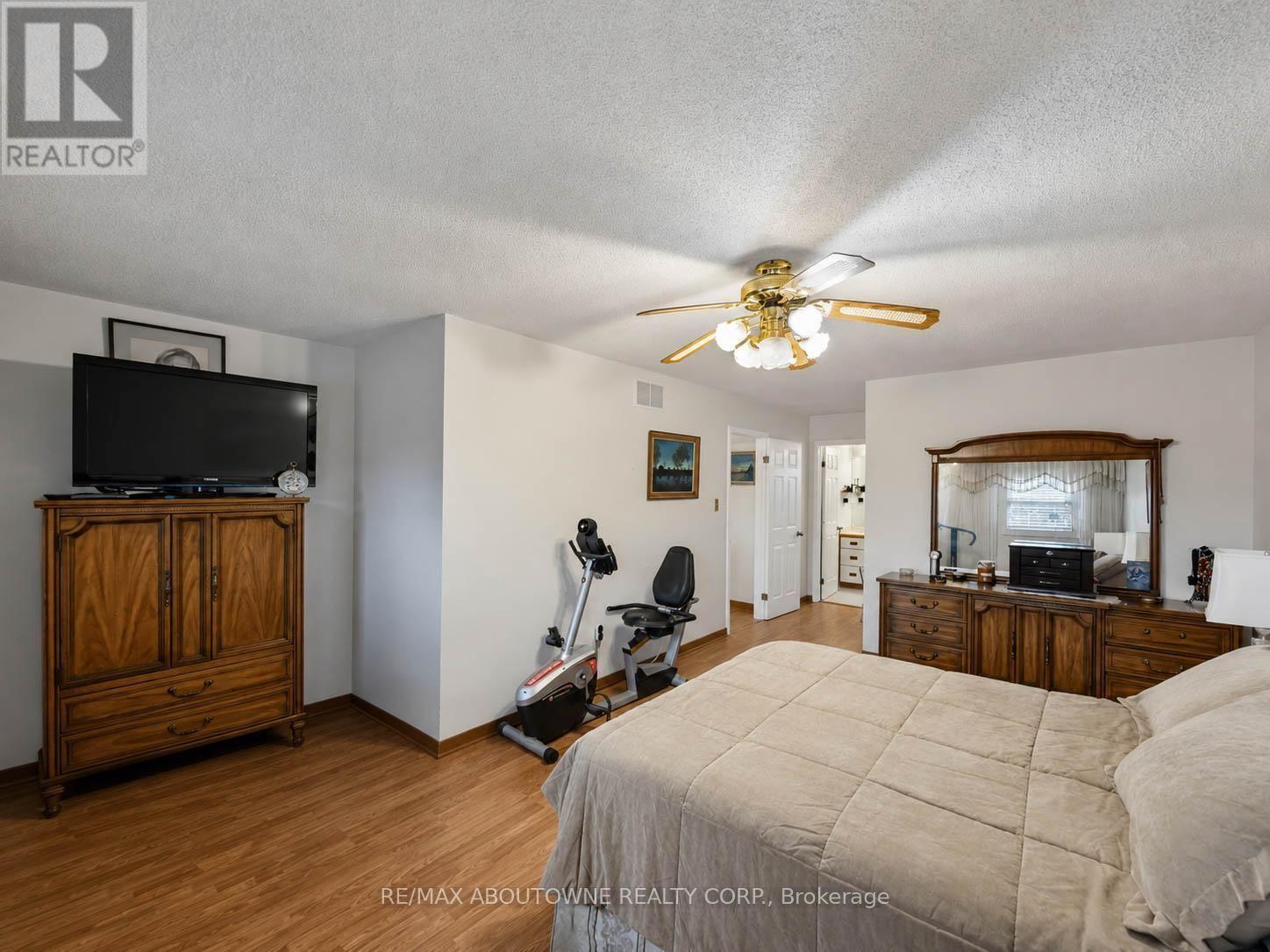 1018 UPPER SHERMAN AVENUE - 26