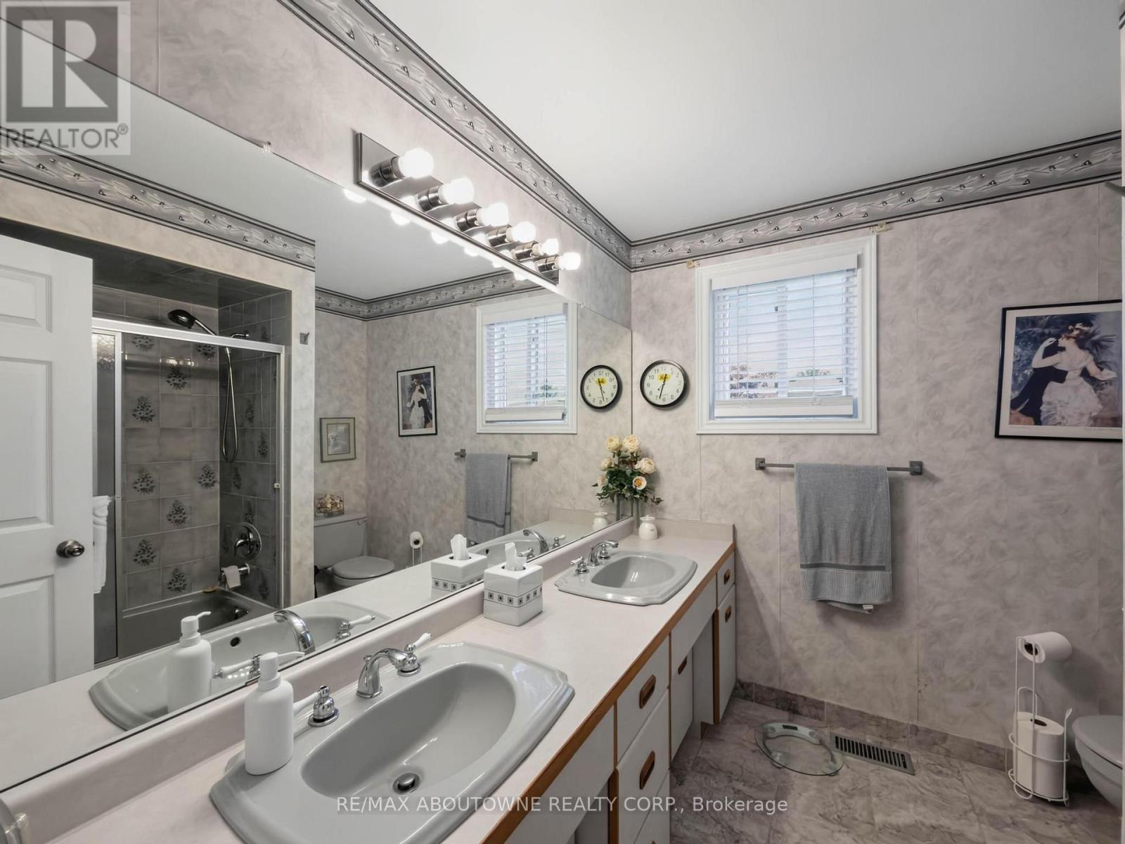 1018 UPPER SHERMAN AVENUE - 28