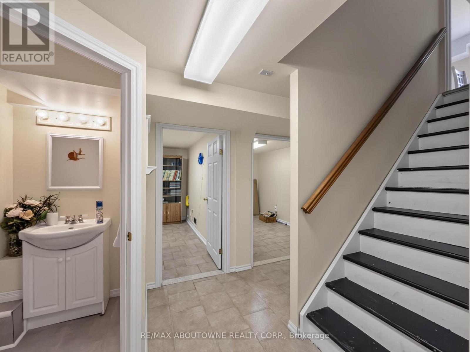 1018 UPPER SHERMAN AVENUE - 30