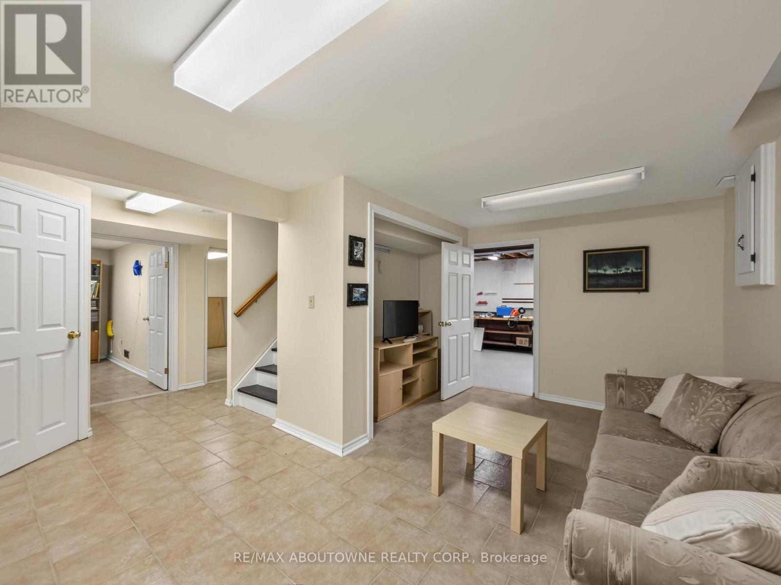 1018 UPPER SHERMAN AVENUE - 31