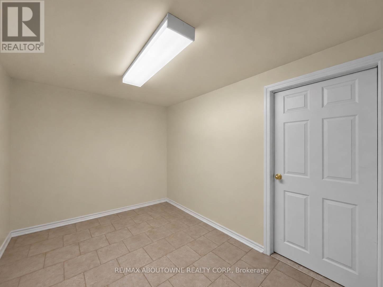1018 UPPER SHERMAN AVENUE - 34