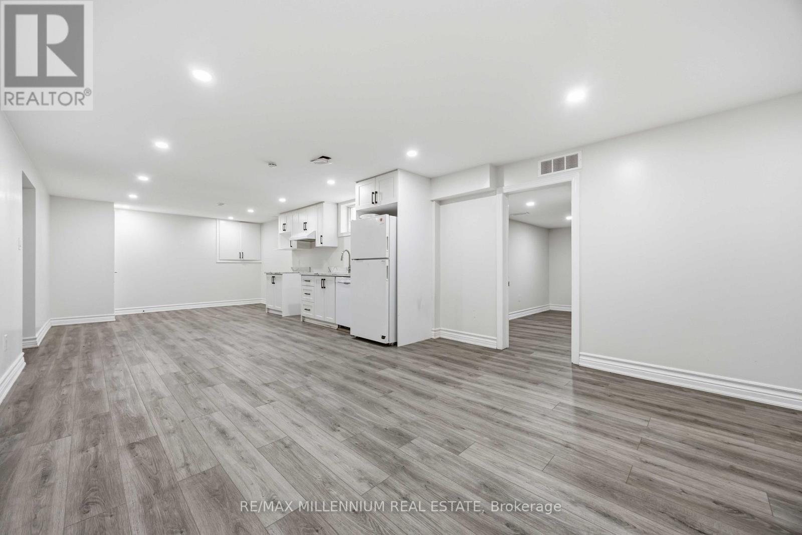 867 WELLINGTON STREET - 18
