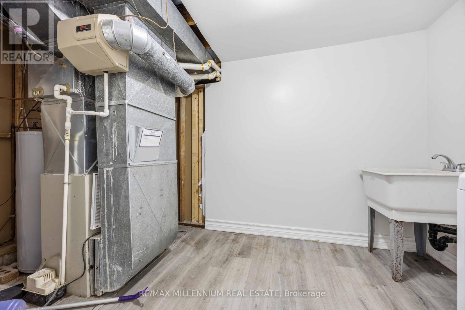 867 WELLINGTON STREET - 23