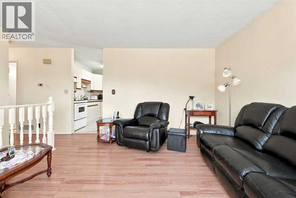 38 Meadowview Close, Sylvan Lake — photo 3