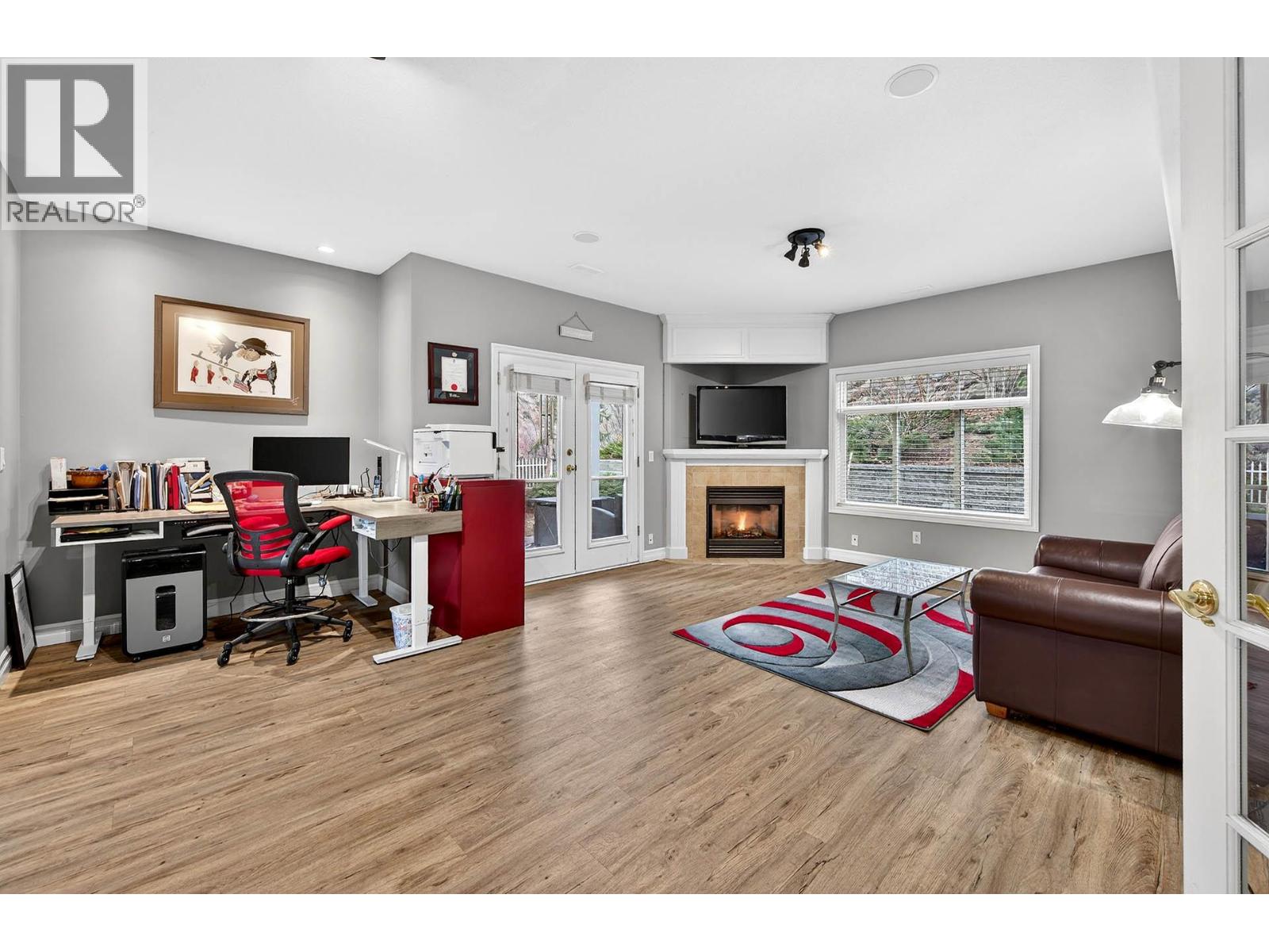 317 MARIPOSA Court - 24