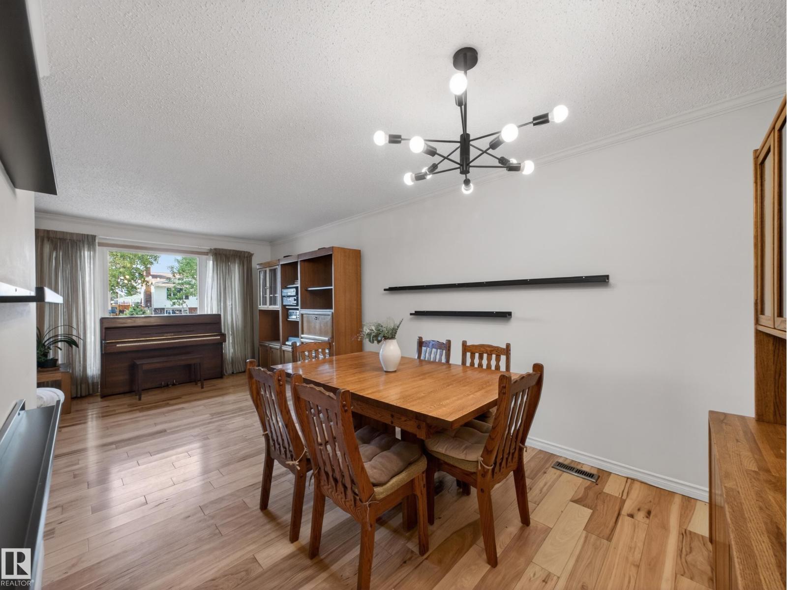 18416 90 AV NW - 12